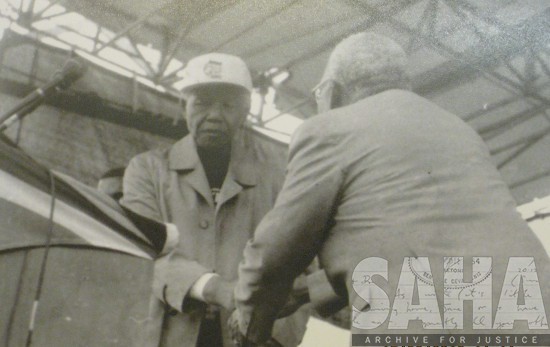 Reverend Mapheto and Nelson Mandela shaking hands, photographer and date unknown. Archived as SAHA collection AL3288_2.2.08