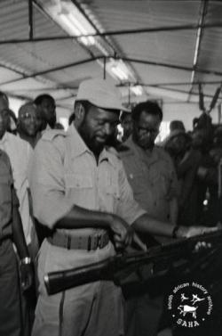 Samora Machel and others inspecting military arms at a Non-Aligned meeting in Maputo
